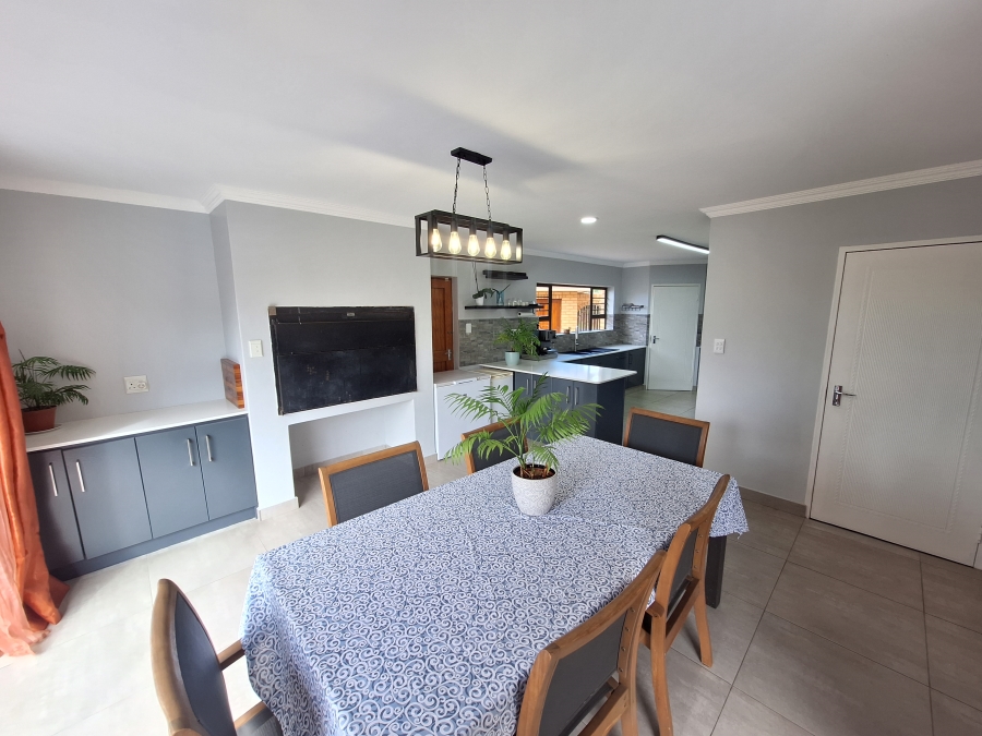 4 Bedroom Property for Sale in Wavecrest Eastern Cape